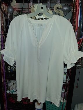 🩵 NWOT Cato💚BUY 1 GET 1 FREE🩵V-Neck Top Sz S